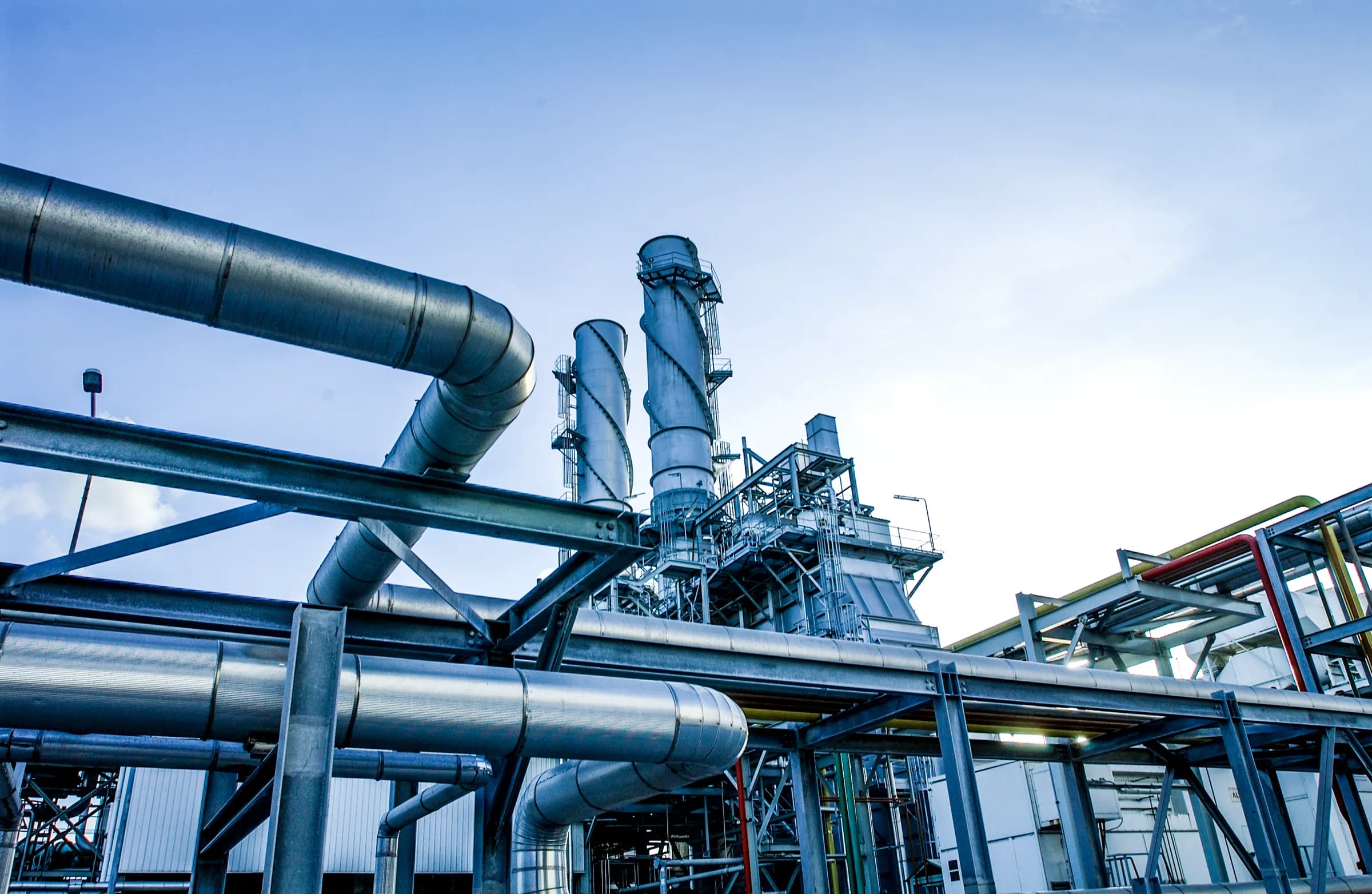 Industrial facility with steel pipes and process plant